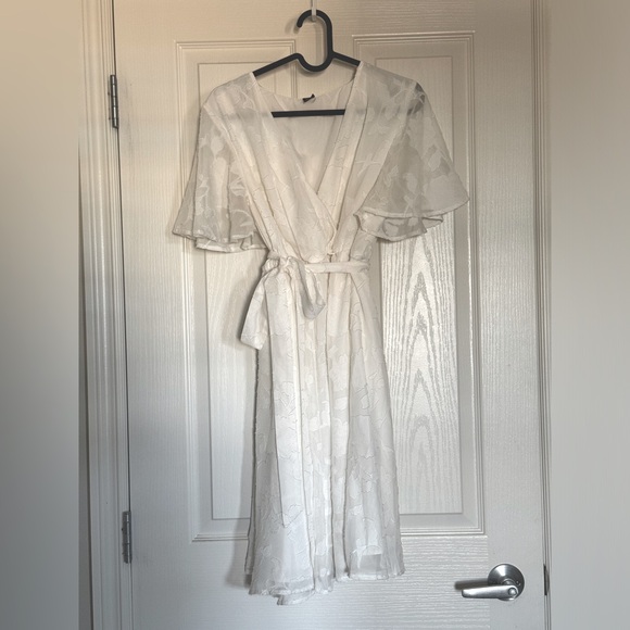 LIKE NEW | Butterfly Sleeve Belted Dress | White | Size Medium - Picture 1 of 6